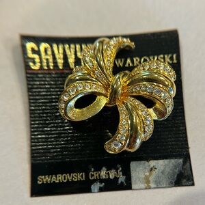 New savvy Swarovski Statement Brooch